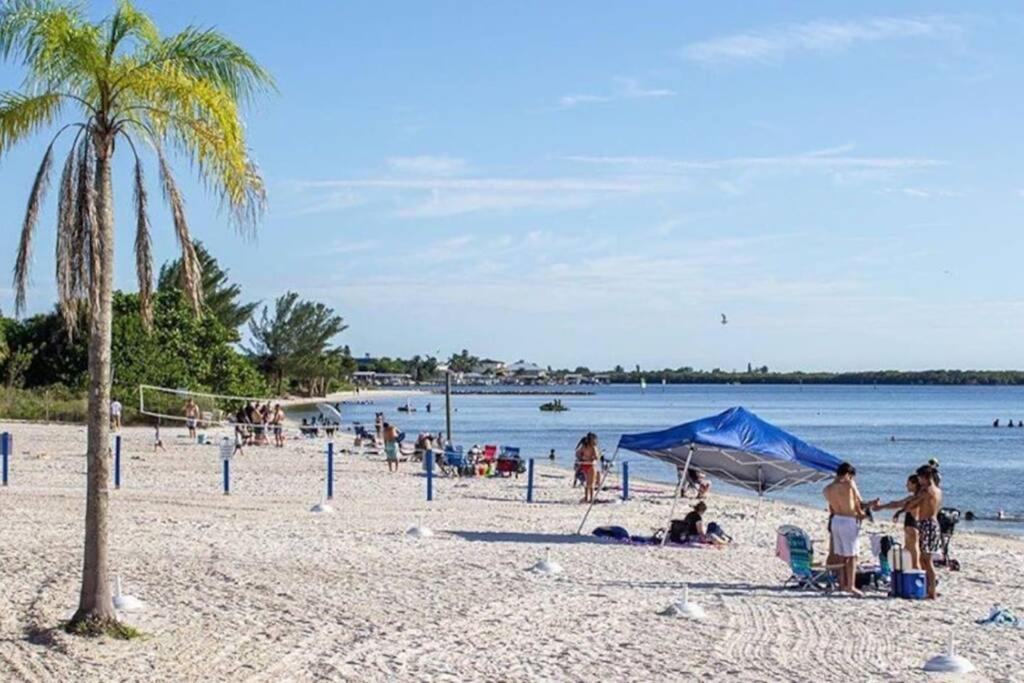 Riverview, Studio 507, Beach Steps Away!+Pool+Wifi Ruskin Bagian luar foto