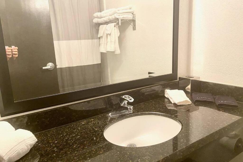 Riverview, Studio 507, Beach Steps Away!+Pool+Wifi Ruskin Bagian luar foto