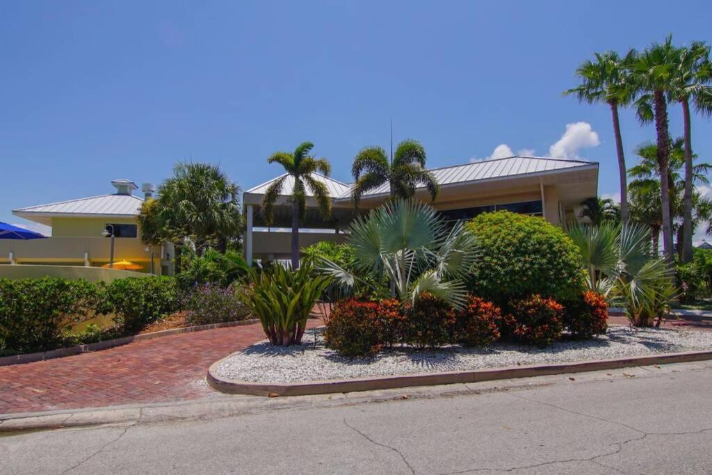 Riverview, Studio 507, Beach Steps Away!+Pool+Wifi Ruskin Bagian luar foto