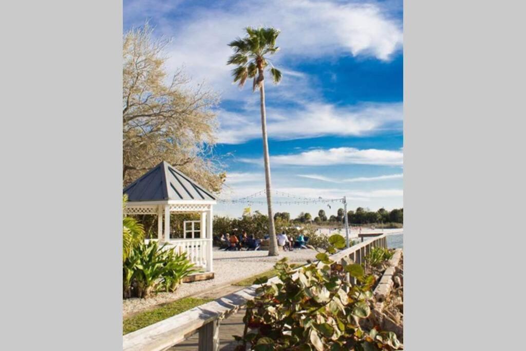 Riverview, Studio 507, Beach Steps Away!+Pool+Wifi Ruskin Bagian luar foto
